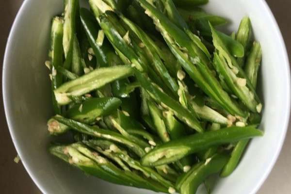 切辣椒手辣怎么办？