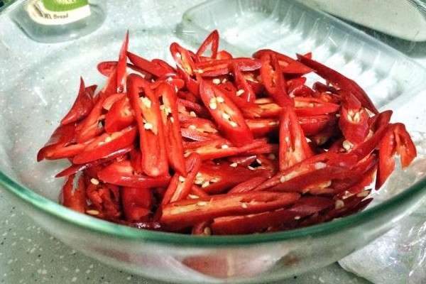 切辣椒手辣怎么办？