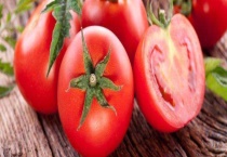 怎样合理防治番茄病毒病 注意要施脚底肥