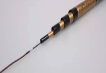 综合竿和黑坑竿有什么区别？？它们的竿型特点是什么？