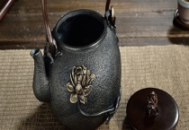 什么茶适合用铁茶壶煮 铁茶壶煮茶有哪些注意事项