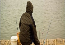 传统钓黑鱼用什么鱼竿 鱼线、鱼钩和鱼饵怎样选择