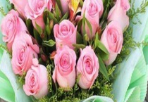 如何让鲜花保存的更久 必须经常在花的表面喷水