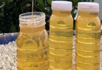 为什么洋槐蜜比百花蜜贵 从蜜源、产量、色泽、口感上进行比较分析