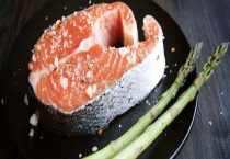 三文鱼扒生吃可以吗 三文鱼有哪些营养