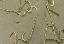 春季钓鲫鱼用几号钩？取决于鱼钩种类、鱼体大小、作钓季节和钓场环境