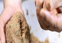 钓鱼打窝有什么技巧？窝料怎样选用