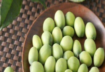 孕妇可以生吃新鲜莲子吗 附新鲜莲蓬的吃法