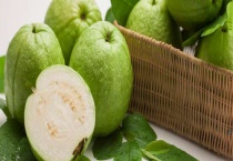 番石榴皮和籽可以吃吗？