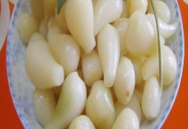 可以生吃荞头吗 荞头和大蒜有什么区别？？