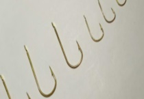 金袖钩和新关东钩有什么区别？？从粗细、宽窄、有无倒刺、尺寸上对比