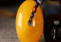 琥珀和蜜蜡有什么区别？？保养方法是什么？