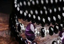 黑碧玺和黑曜石的区别？ 附成分区别？