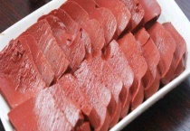 猪血和鸭血有什么区别？ 猪血颜色更深 鸭血腥味更浓