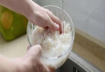 淘米水浇花的正确方式 淘米水浇花的原理