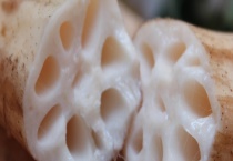 藕片可不可以生吃 怎么清理莲藕里面的泥巴