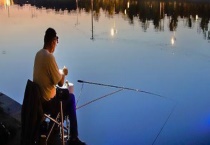 夜钓用什么饵料好？附窝料和钓具的选择