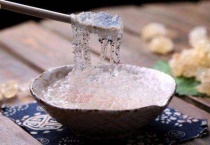 雪燕性寒还是性温