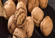 核桃褐斑病防治方法 发病症状是什么？