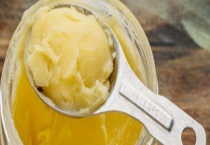 椴树蜜结晶后很硬是假的吗 附鉴别多久？