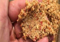 最好用的野钓鲤鱼饵料有哪些？附自制饵料配方