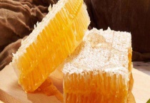 蜂巢蜜和蜂蜜有什么区别？ 导致二者价格差异的原因是什么？