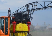 使用高杆喷雾机的条件有哪些 哪些是需要注意的