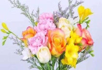 怎样让鲜花在瓶里养的长久一些