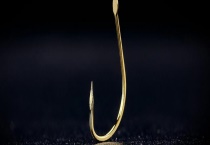 钓鱼用什么鱼钩好？作钓的目标鱼不同 鱼钩的种类和型号也不同！