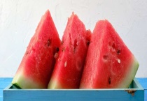 西瓜上火吗？是热性还是凉性的？西瓜害虫的防治多久？