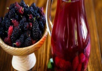 一斤桑葚可以泡多少斤白酒 桑葚是什么？