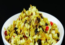 酸菜可不可以直接生吃 酸菜的腌制多久？