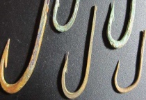 怎样选择鱼钩型号和大小？影响因素有哪些？