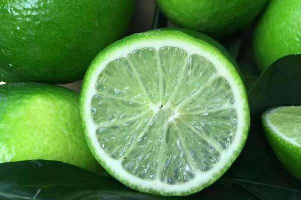 青柠檬和黄柠檬的区别？